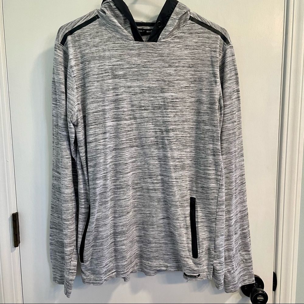 Mens Lightweight Ocean Current Hooded Pullover Long Sleeve Shirt